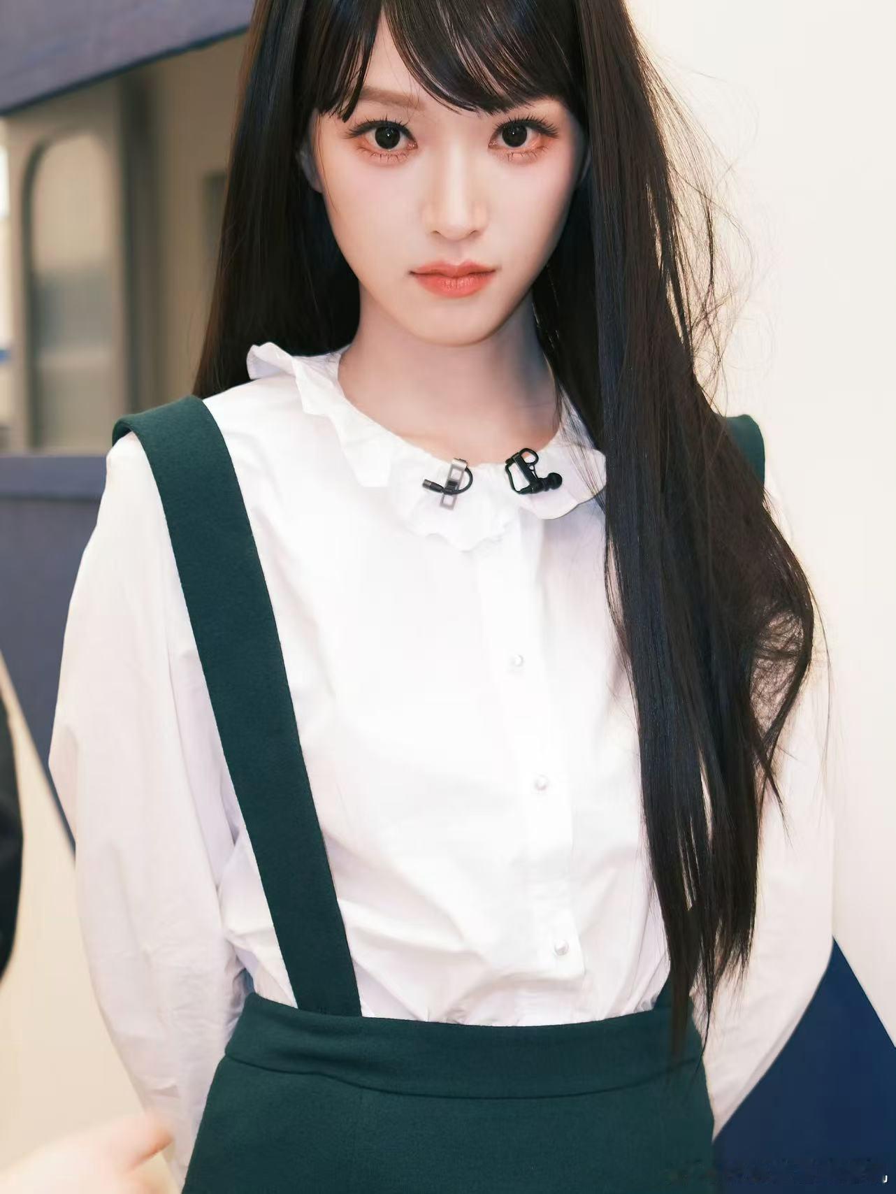 黄灿灿梦回武大校花 白裙、长发、笑眼弯弯，樱花树下一站，就是整个青春。黄灿灿重现