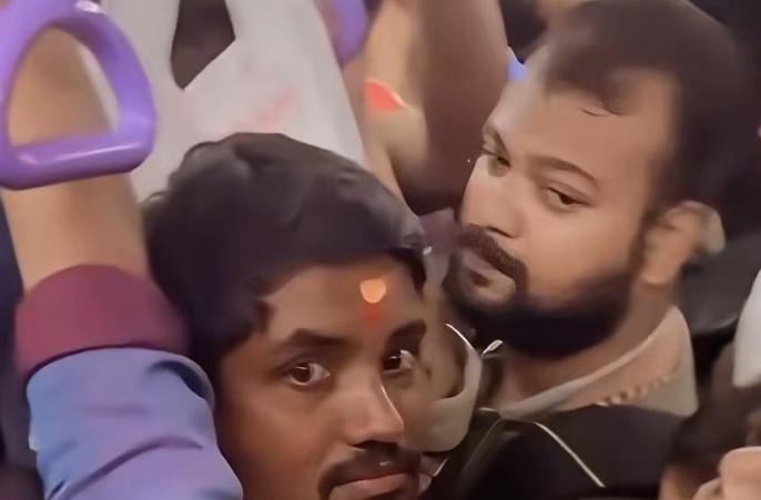 真的忍不了！有些印度游客来中国的操作，简直刷新文明底线！
 
随地大小便、地铁里