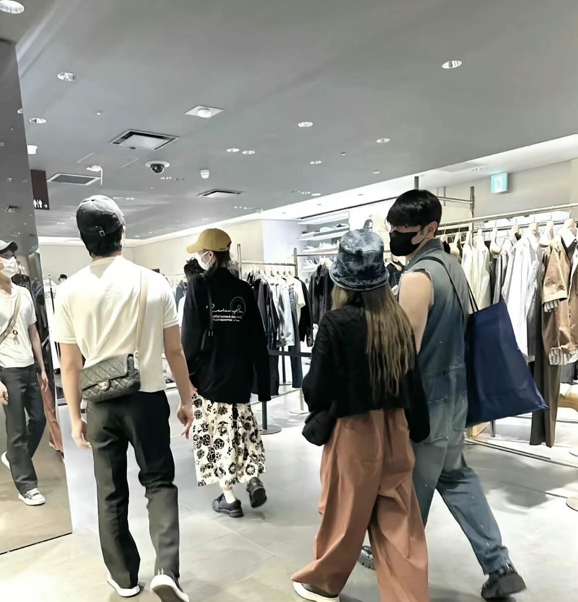 井柏然和李荣浩这两口子的相处模式，我真的大写的一个服！
杨丞琳台上唱歌，井柏然台