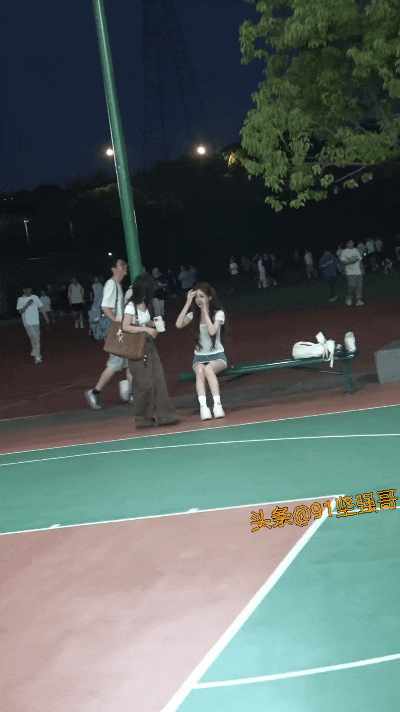 蛋挞小屁孩长得确实漂亮！