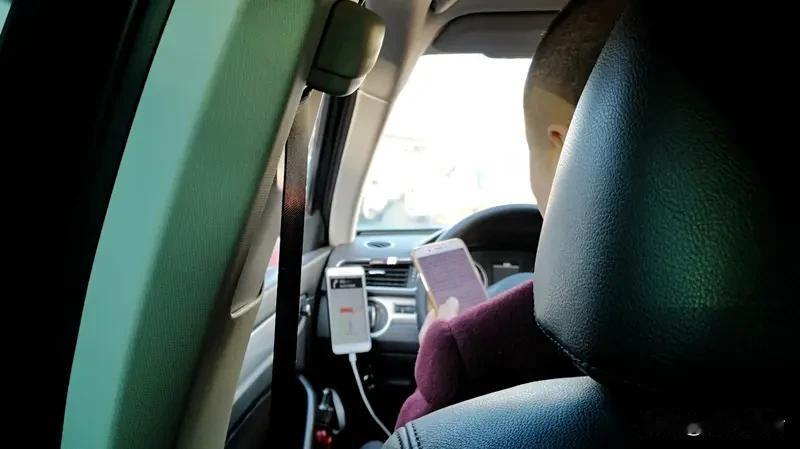 2月24日，一则网帖引发热议。顺风车司机侯先生遭遇了从业以来最糟心的事——一位男