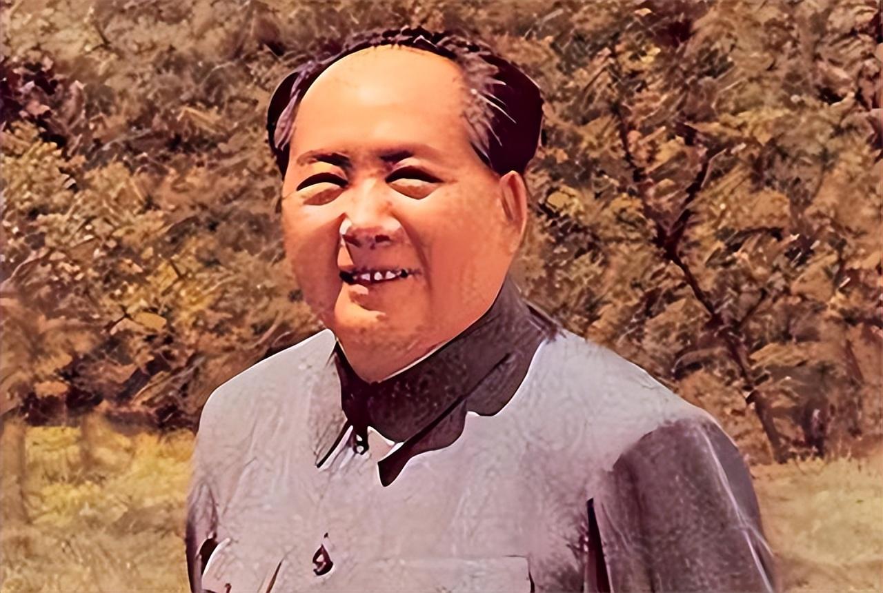 [微风]1953年，毛泽东视察路过安庆，忽然想到这是陈独秀的家乡，便向当地领导问
