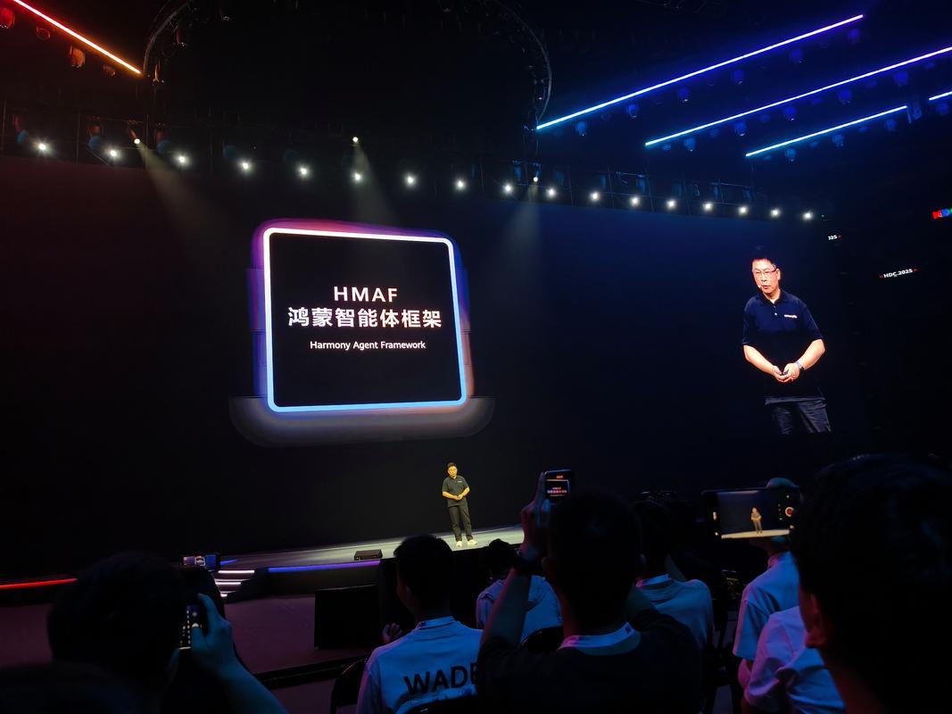 现在手机市场，真正发生变化的不是某一家厂商突然想涨价，而是过去多年“芯片越来越便