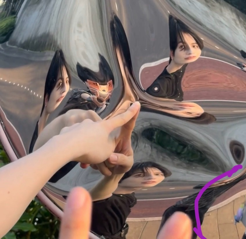 带着女儿们压马路💜💜 