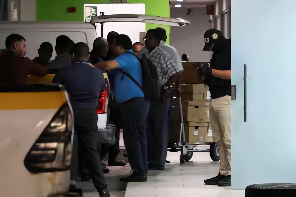 彻底翻脸不认账？巴拿马当局突袭长和办公室，货车拉走大批纸箱
​据路透社报道，有消