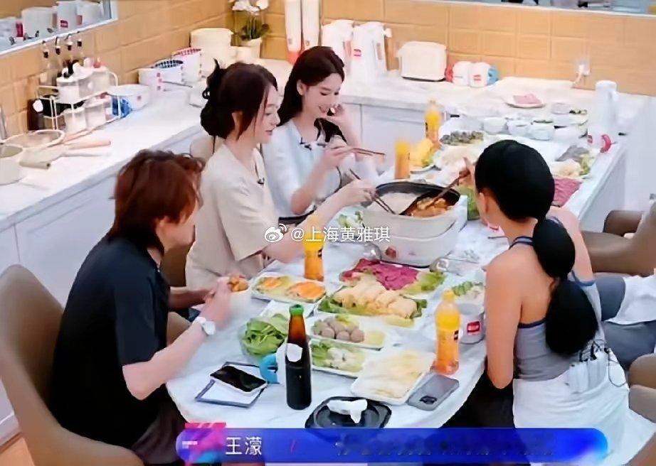 王濛当着唐艺昕的面，直接开怼：“你戏里完全没脑子，就听皇后的，天天害我的嬛嬛！”