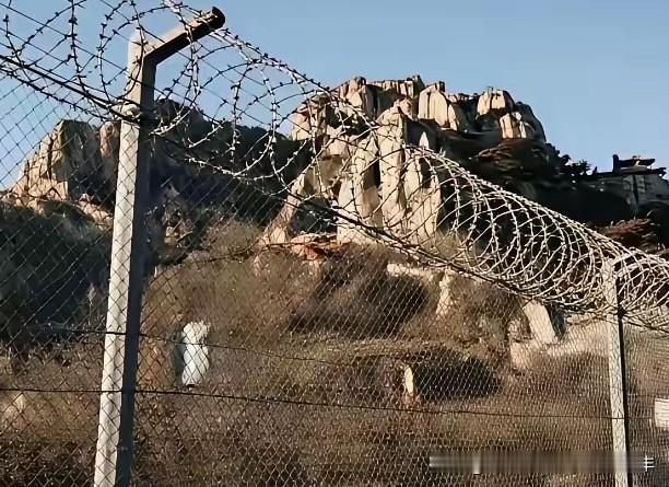 二零二六年五月十六日，我登上泰山。

沿途，我还真没有发现什么防护网！

刚刚看