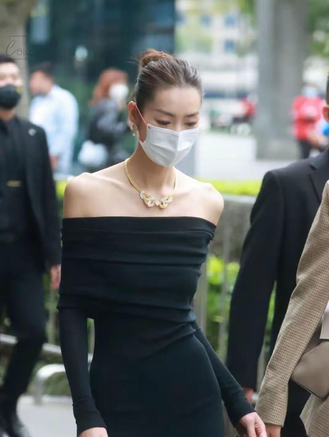 井柏然喜欢什么样的女生？看他的前任和现任就知道了。
倪妮，是他公开承认过的前任，