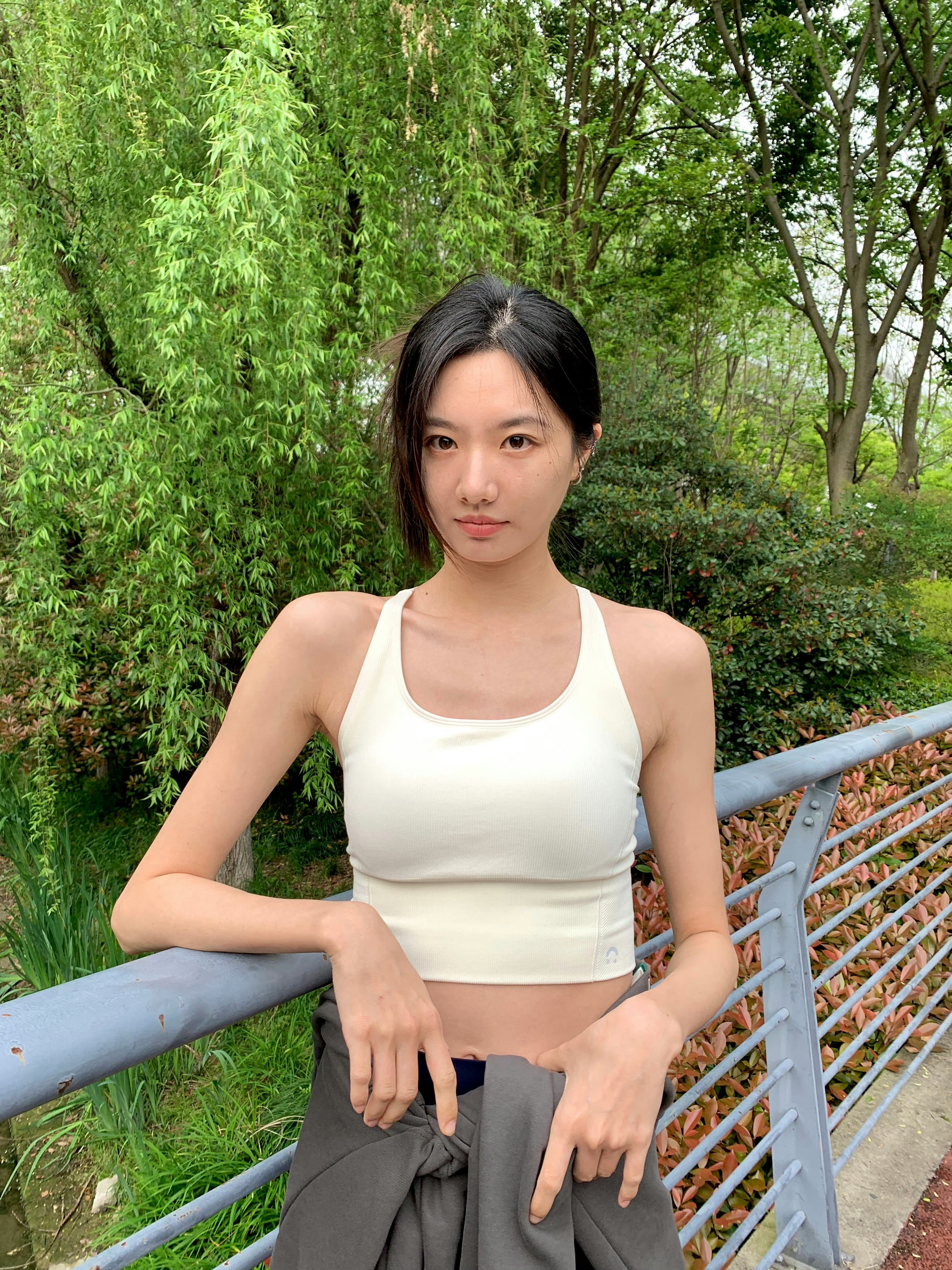 潘美烨 💚 春天公园多巴胺运动🏃🏻‍♀️，电视剧《穿越火线》饰演苏佳意 ​