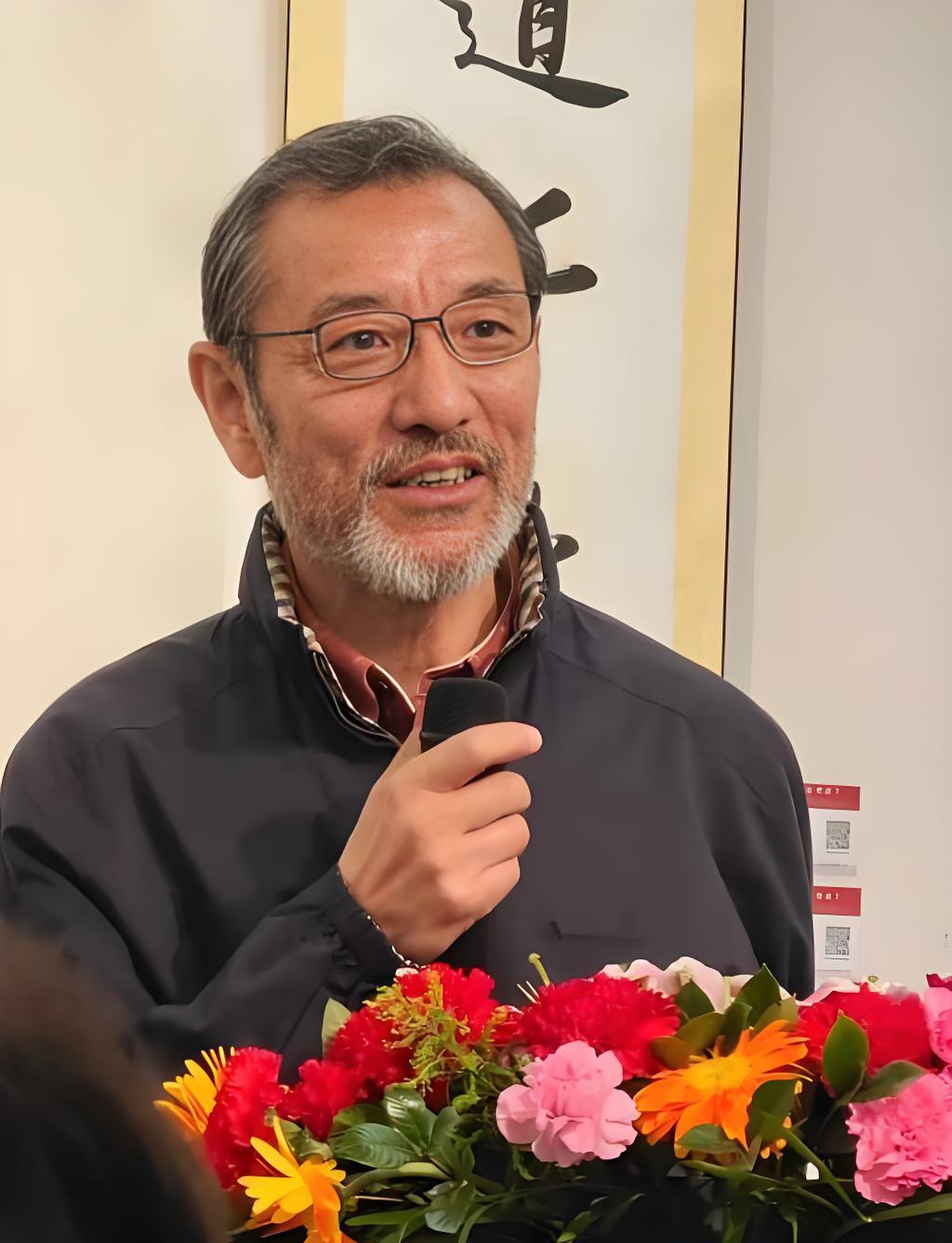 艺术真的能让人有脱胎换骨的变化，看了中国艺术研究院原来连院长退休前后的照片对比，