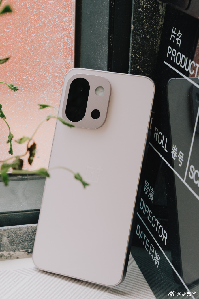 刚才有粉丝问我，一加13T和OPPO Find X8s这种小屏手机的续航怎么样，