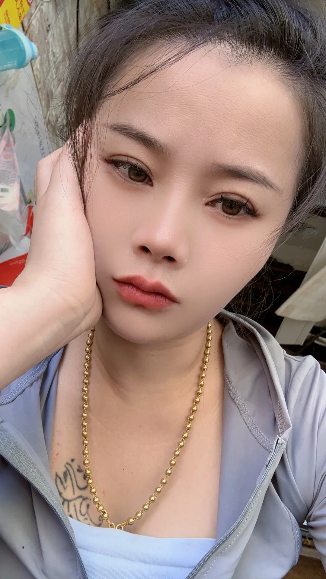 心里期待的东西一点点落空 慢慢的不想要了。也就无所谓了