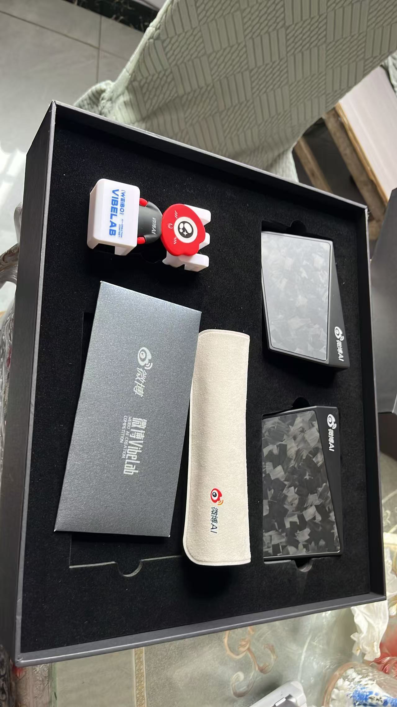 微博VibeLab礼盒开箱 收到了微博VibeLab 寄来的礼盒🎁小浪人支架、