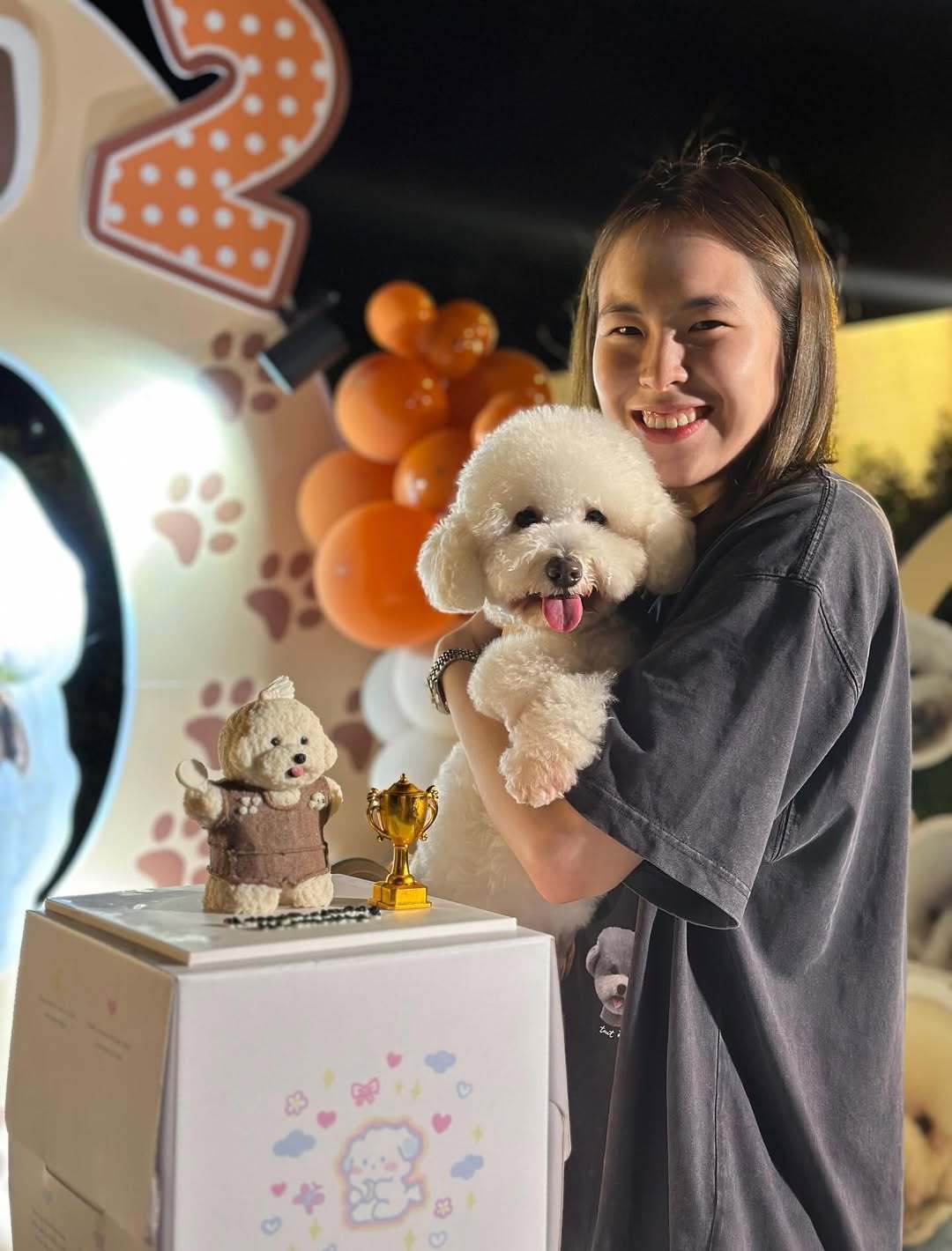 陈康乐为自己的小狗Whiskey过生日：生日小小的你，带来了大大的治愈 🥰两年