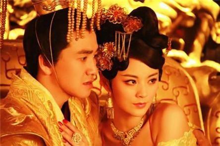 古代皇帝同时临幸多名妃子，这在很多人看来是昏君的行为 。但反直觉的是，皇帝的这种
