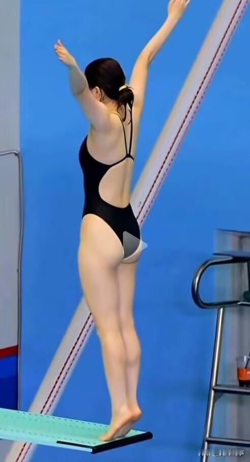 当她站在跳水台那一刻，在男人心中，她就已经是冠军！水花不水花不重要了！