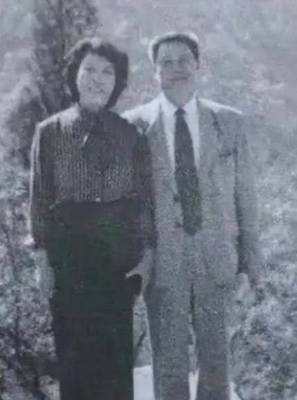 很多人熟知大寨的“铁姑娘”郭凤莲，却很少有人了解，在她身后，始终有一位默默陪伴、