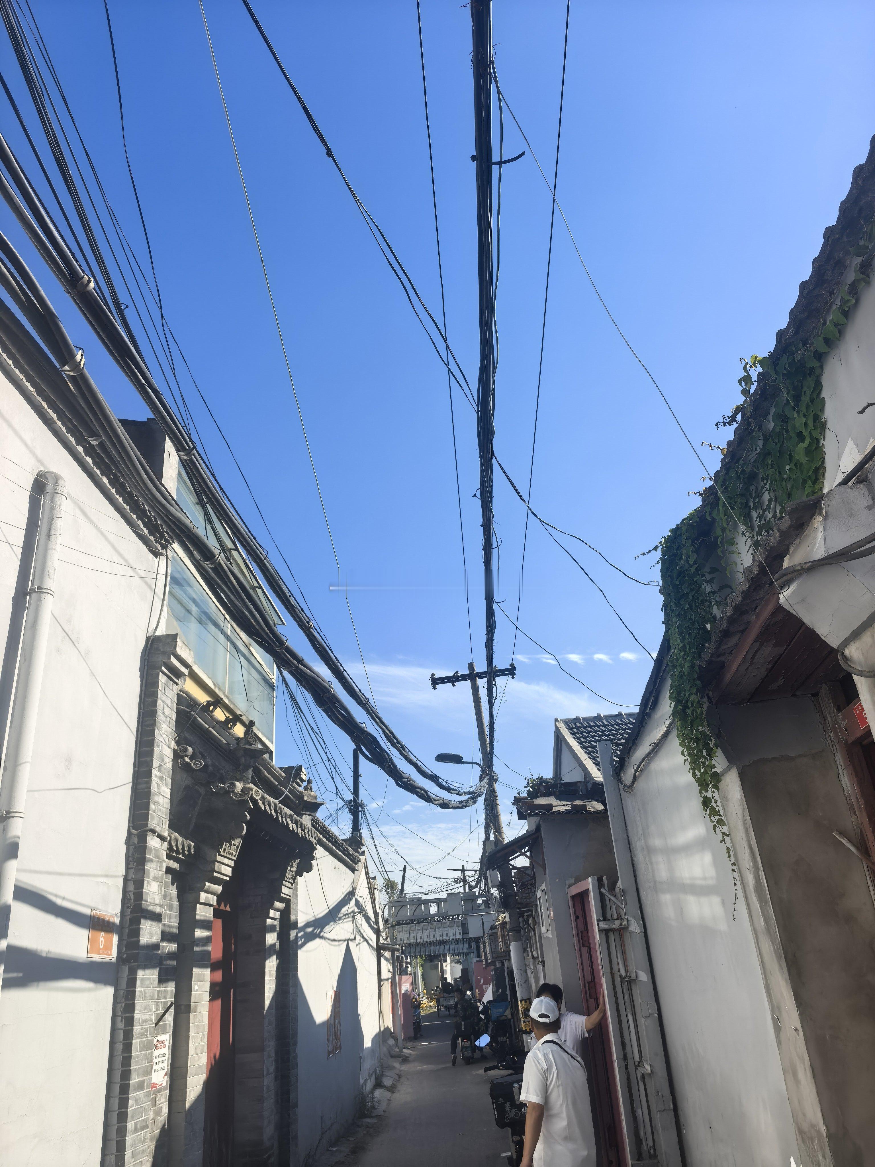走进老崇文区笔杆胡同里边儿。 ​​​