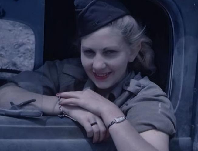 1917年，大批山东汉子被骗到法国挖煤，到了才知道不是挖煤，而是干苦力，但出乎意