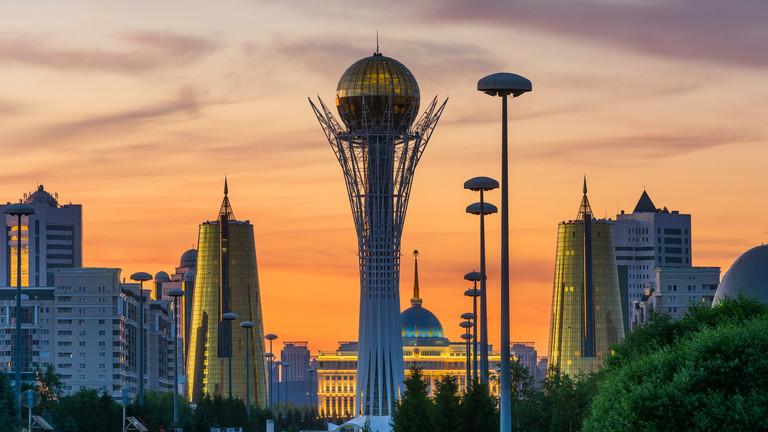 近日，哈萨克斯坦议会下院通过禁止“恋童癖和LGBT宣传”的法案，以法律形式为未成