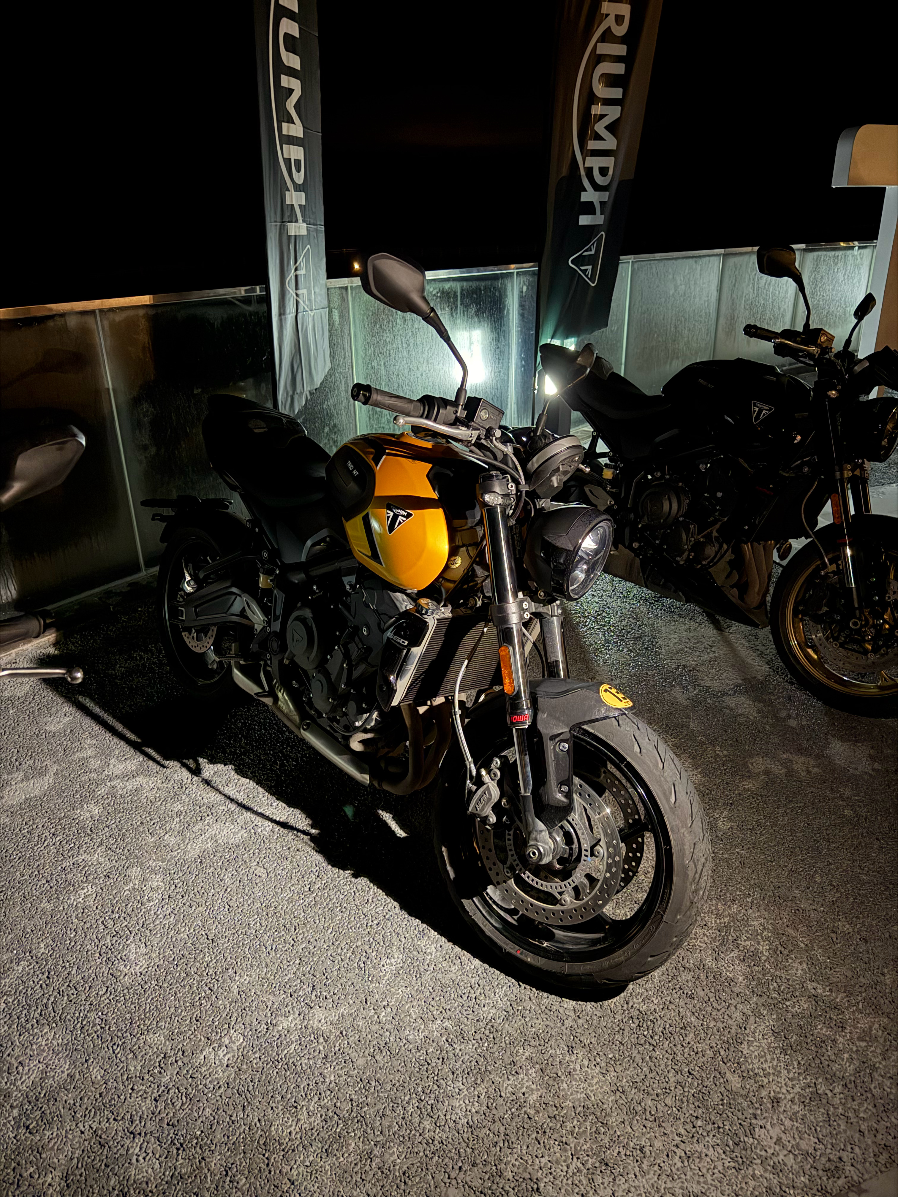 感谢大哥带我见世面心里种下一颗种子虽然我还没有摩托车驾驶证 但是车是真的帅，我腿