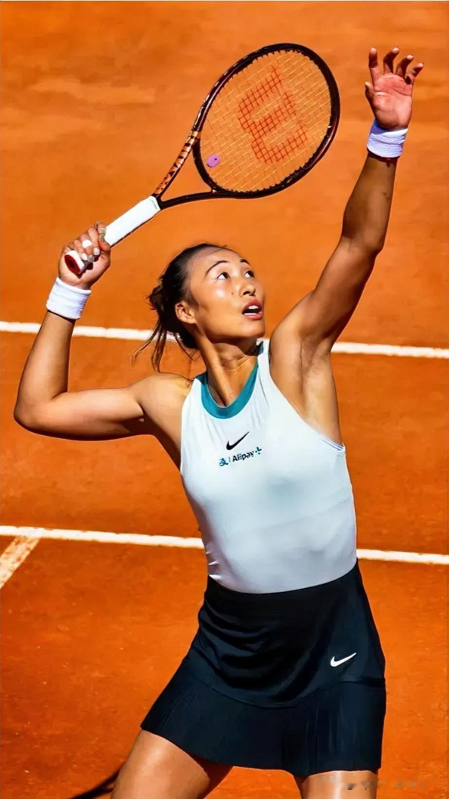 WTA1000罗马站，郑钦文将在第四轮对阵大坂直美。
北京时间5月11日晚，郑钦