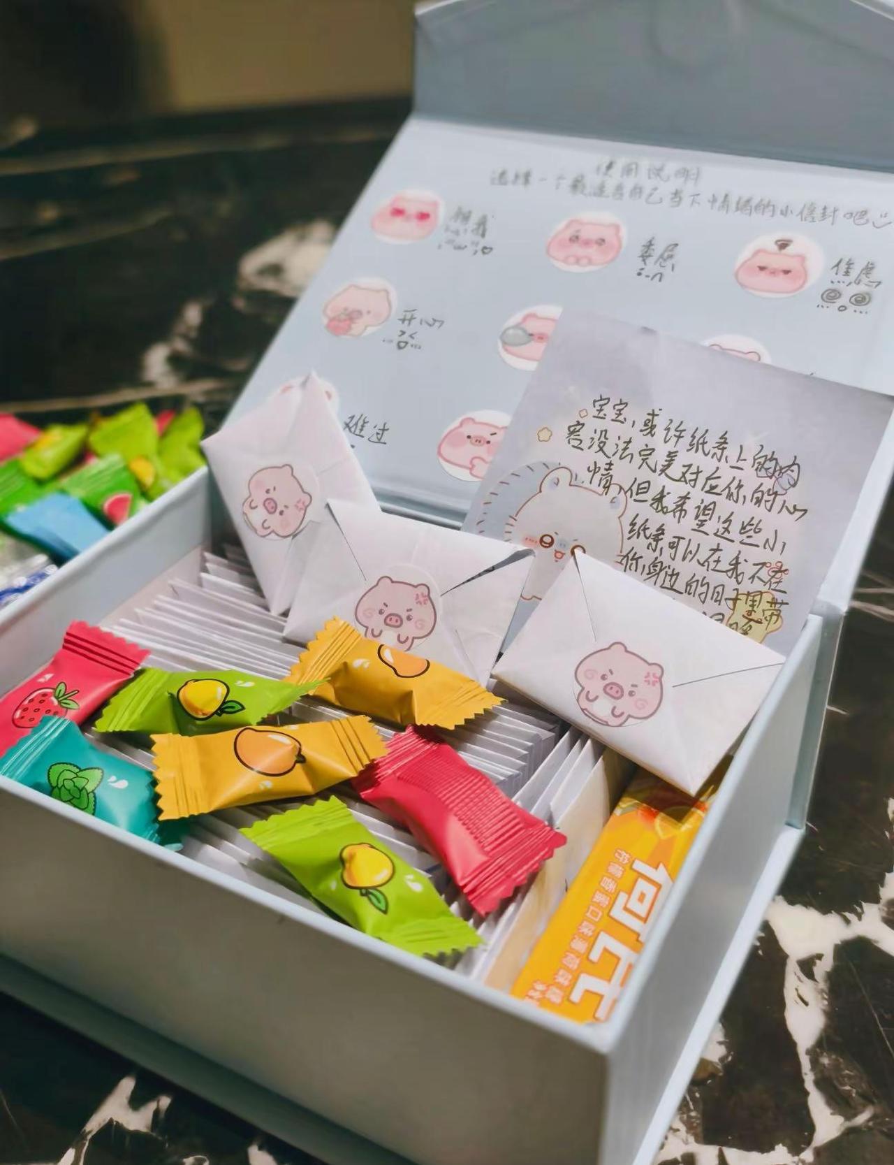 幸运的是 我遇到了一个女孩 她用她的方式认真的爱我小心翼翼的治愈我 成为了我的依