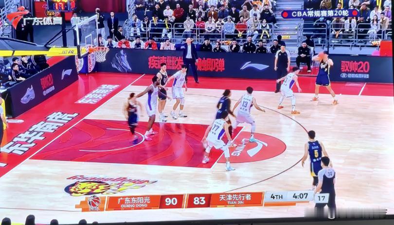 徐杰因伤缺阵广东东阳光VS天津先行者的比赛[笑哭][笑哭][笑哭]
前三节广东队