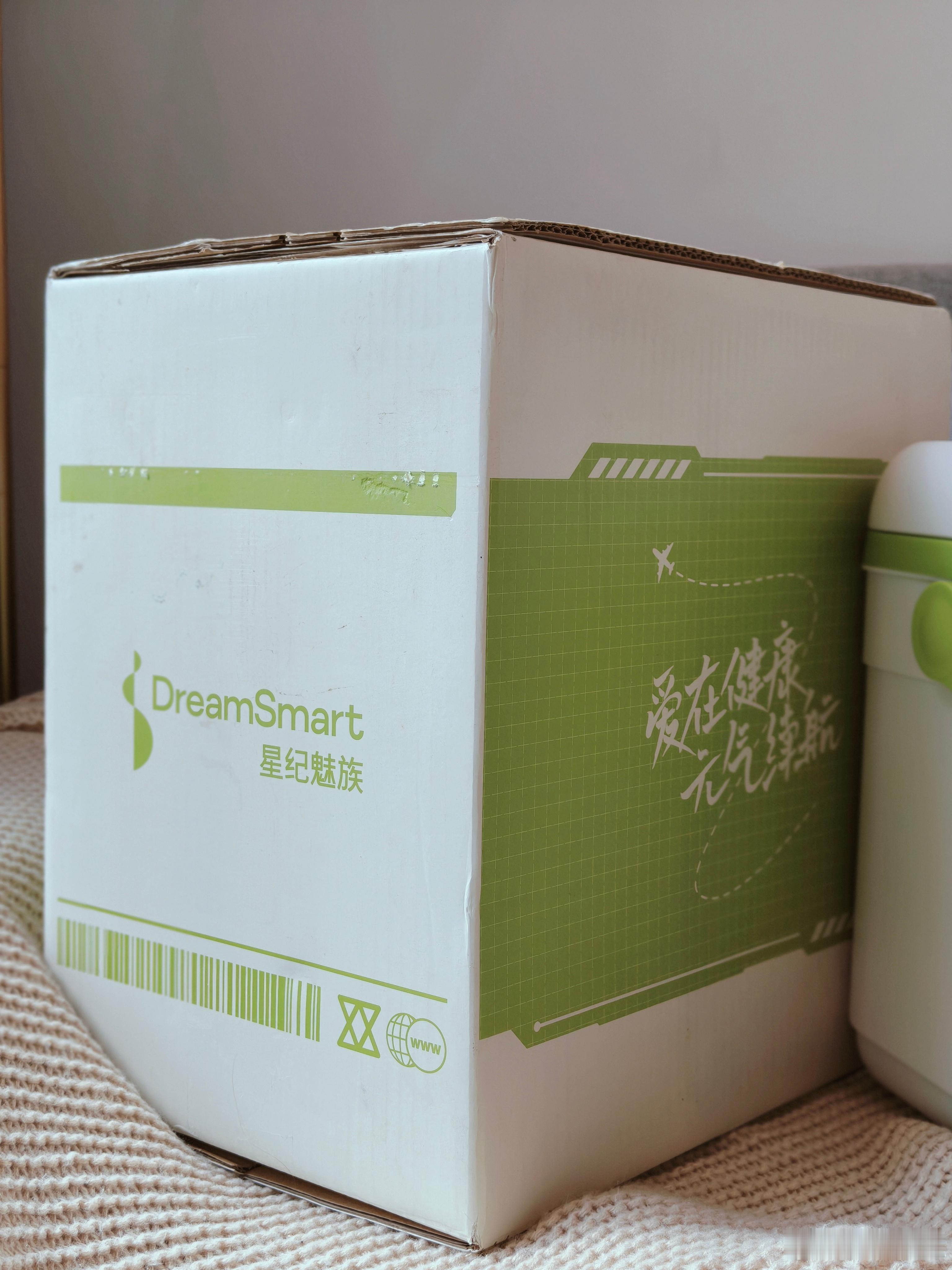 收到的粽子啦！还附赠了一个大大的保温箱既贴心又实用~快接住我的爱心发射！biu 