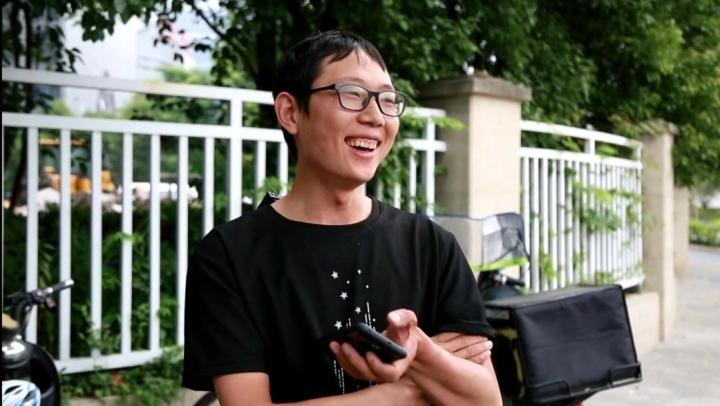 ，，
杭州一外卖员月入7000，跳河救起落水男孩后默默离开，一个月后孩子父母找到