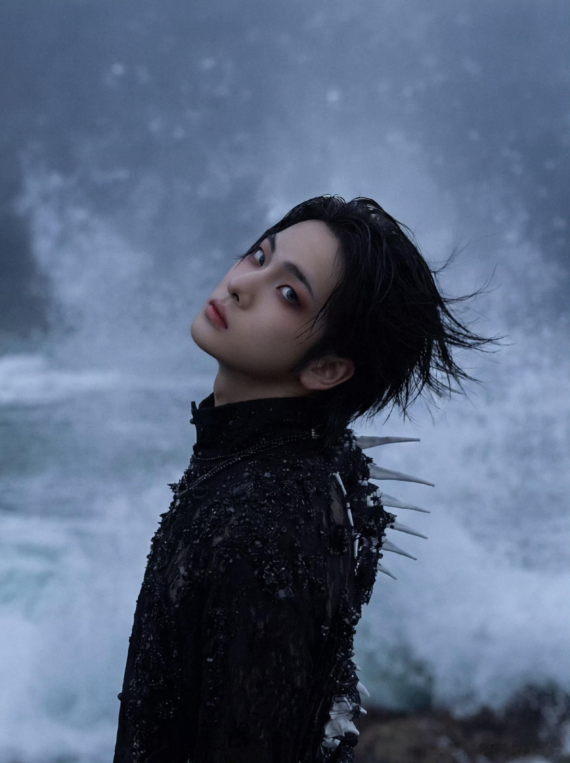 周震南在演唱会变成像素小人还是忍不住感叹这个周震南审美超前程度…… 