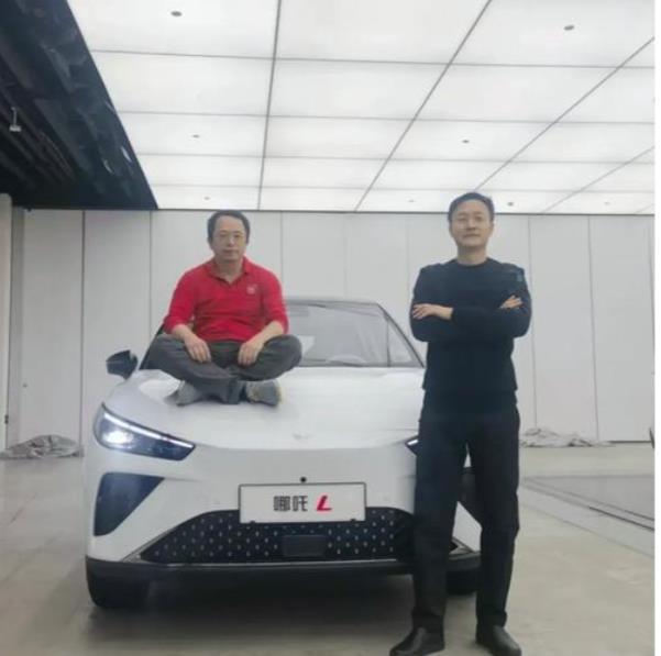 哪吒汽车两位创始人成为老赖，周鸿祎投资十几亿打了水漂，亏得裤衩都不剩，几乎是清零