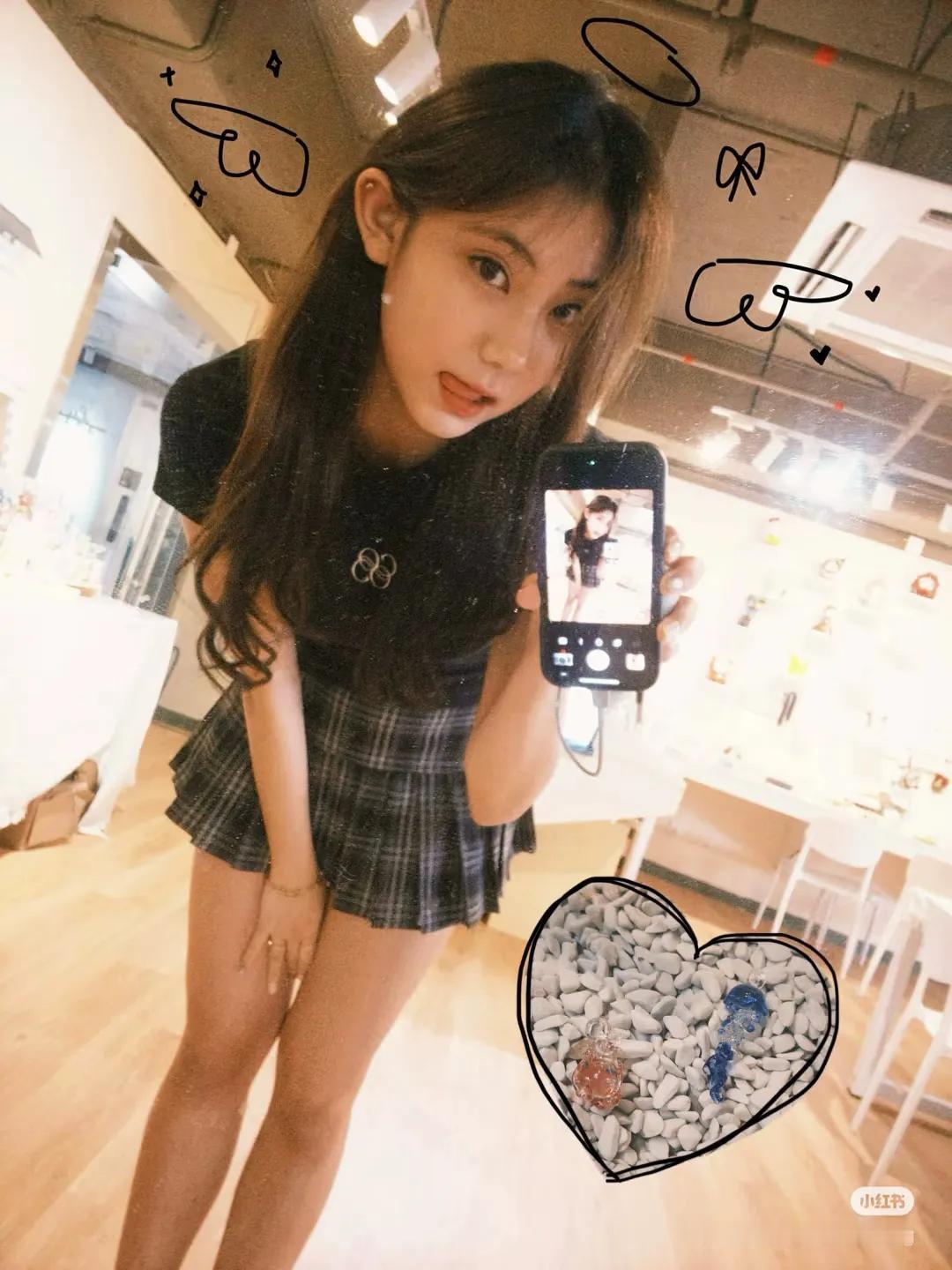 话说香港近几年就推出了许多样靓身材正，气质也相当不错的新晋博主，而木木就是其中之