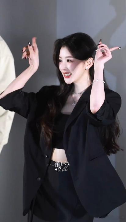 孔雪儿也跳了GGEZ原本只是互动小游戏，孔雪儿主动带来GGEZ舞蹈小彩蛋，诚意满
