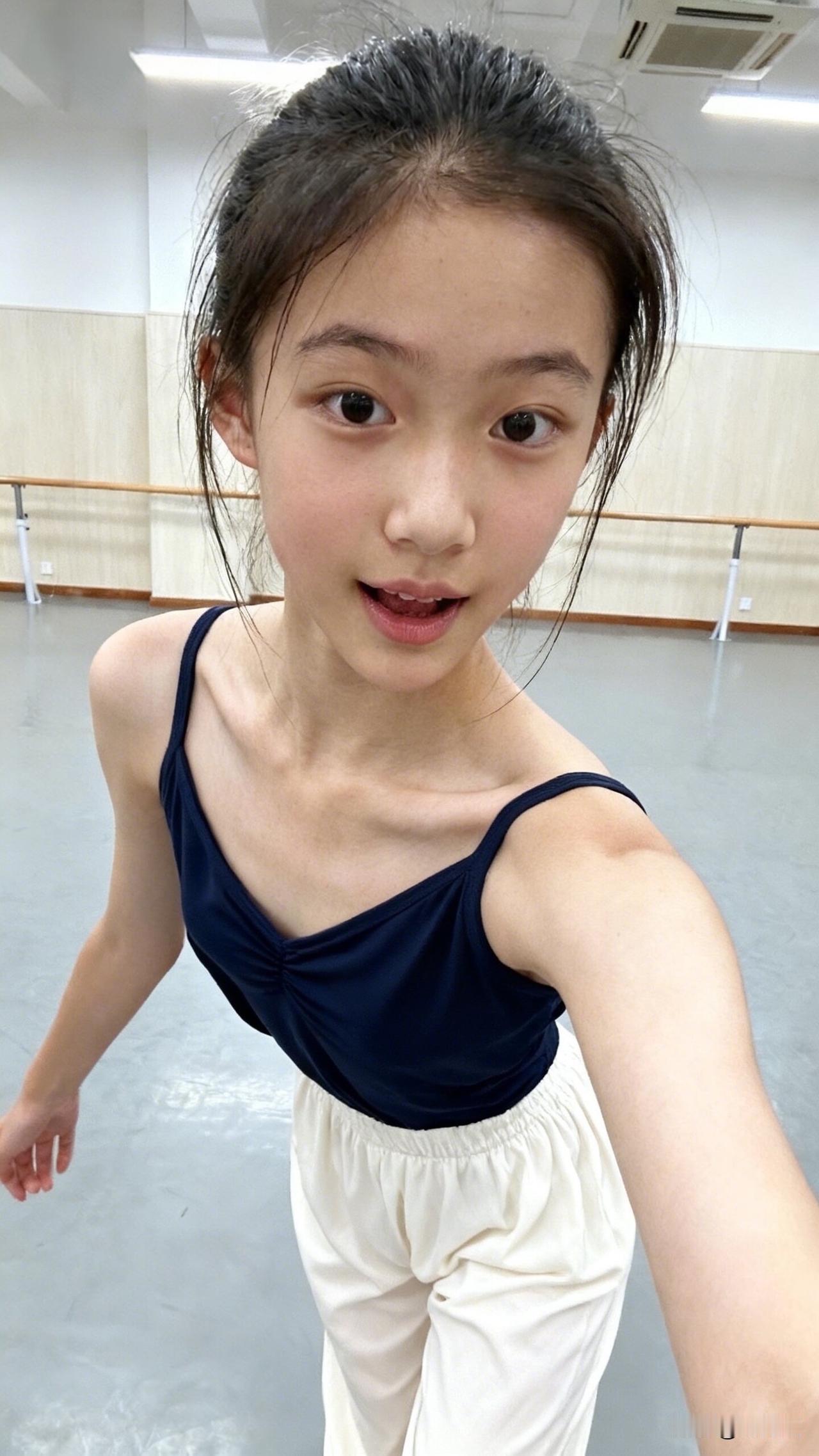 蹦蹦跳跳来一支舞蹈[送心]什么样的女孩你看一眼就会心动 你见过最漂亮的小女孩儿长