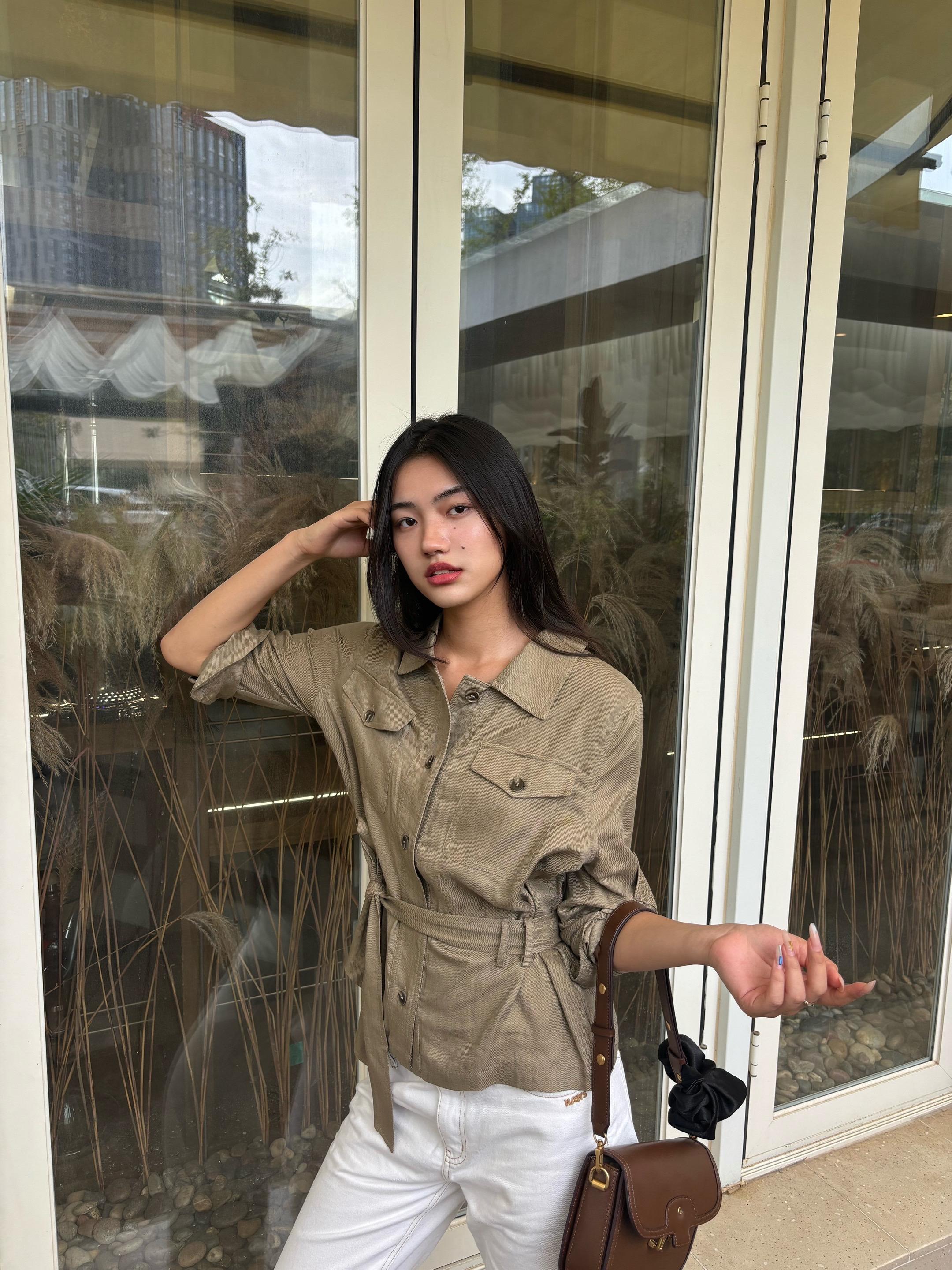 二十岁怎么不能是姐姐。