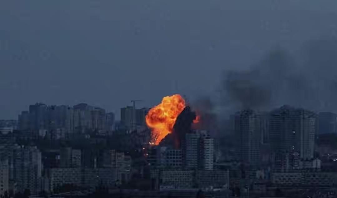 美航母开了第一枪，伊朗果然好猛，各大势力选边站