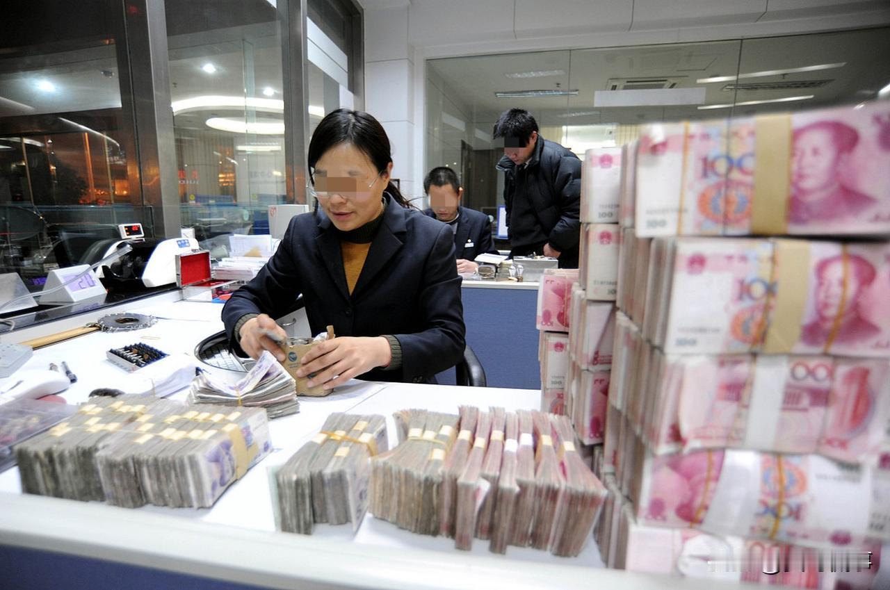 “亏大发了！”内蒙古，一女子把省吃俭用攒下的75万元存进了银行。岂料，为女子办理