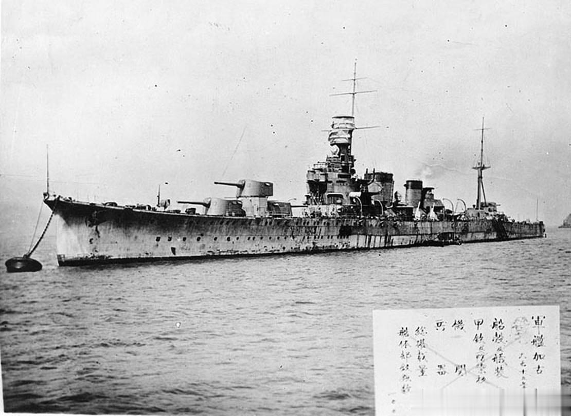 准备进行海试的加古号，摄于1926年。可见早期的200mm单管炮塔布局#军事历史