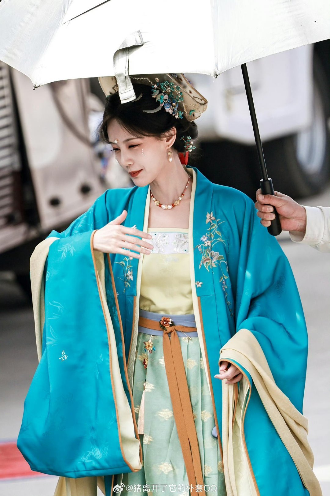 李一桐《金枝》陈雀儿蓝衣华服造型路透！被美哭了李一桐