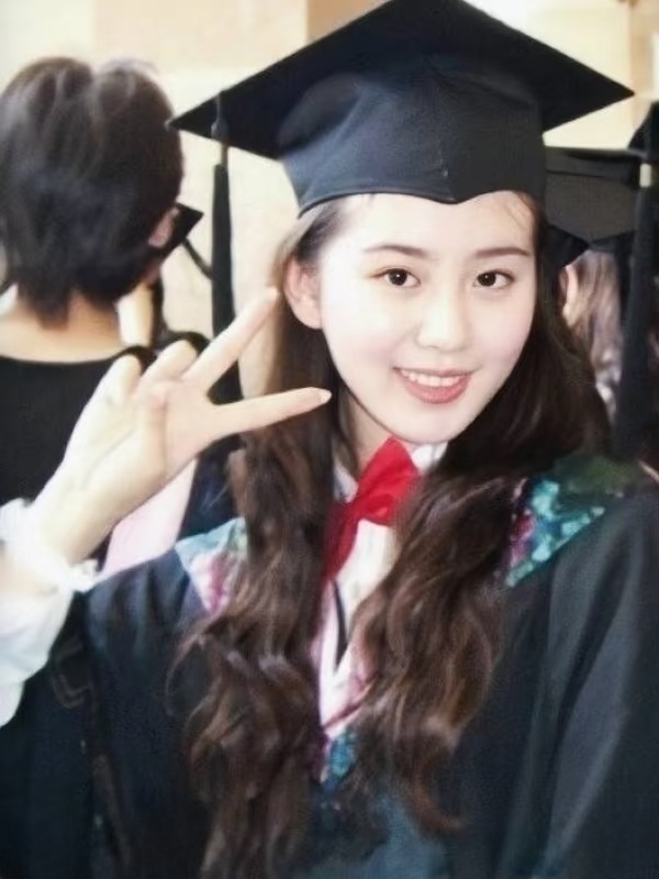 刘诗诗从小美到大，天生的美人胚子~无惧镜头的美貌，恃美行凶