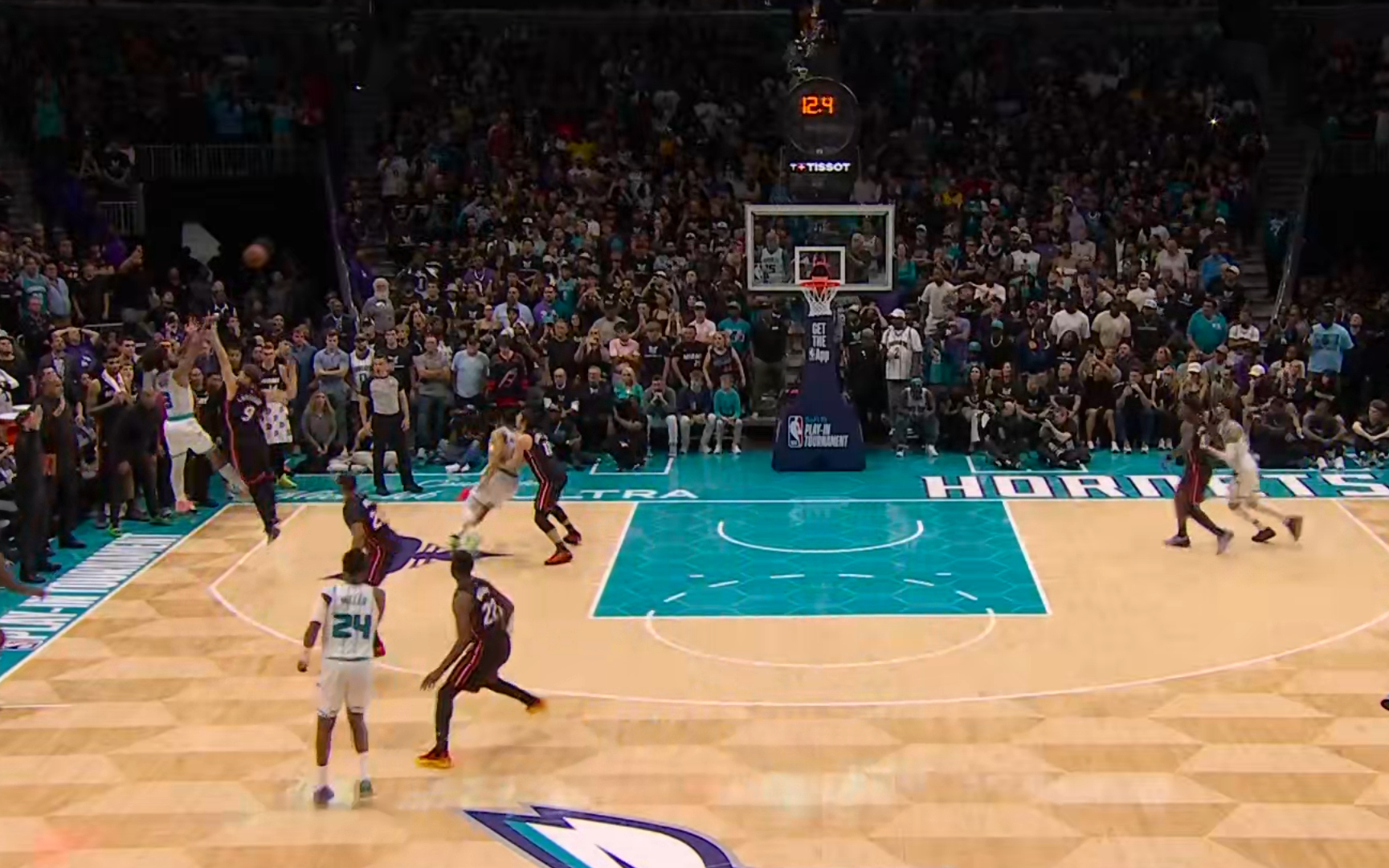 科比怀特？！厉害啊，这都能进！还有10.8秒，热火暂停！ 