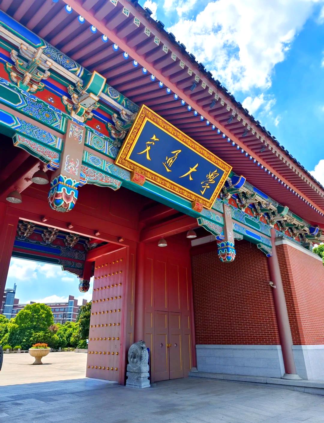 七名台湾顶尖高中生，考进上海交大。
结果开学没多久，六个就撑不住退学了。
只剩一