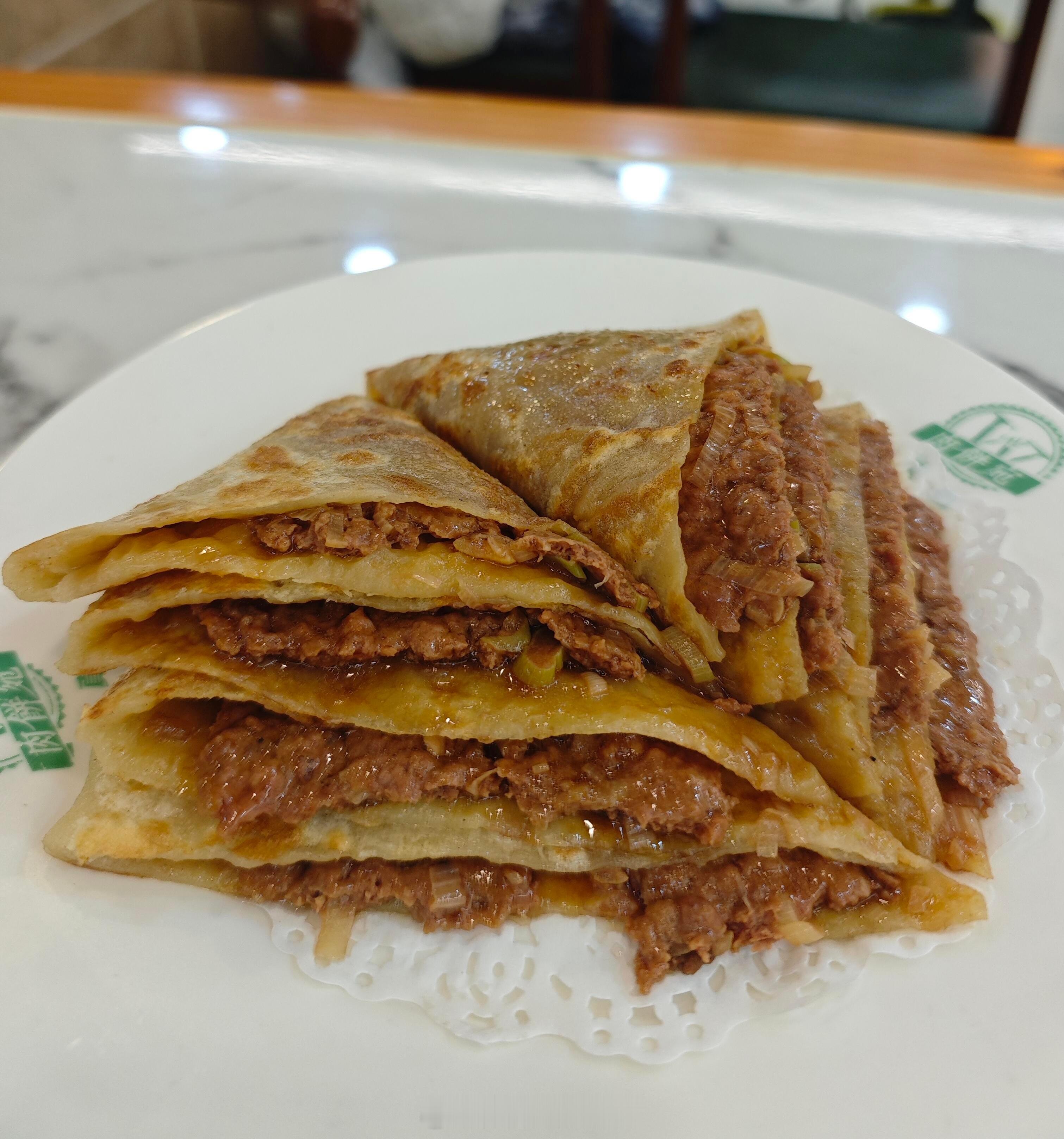 心心念的肉饼吃上了[求关注]料足，还有汁水～香迷糊了～满足😀 