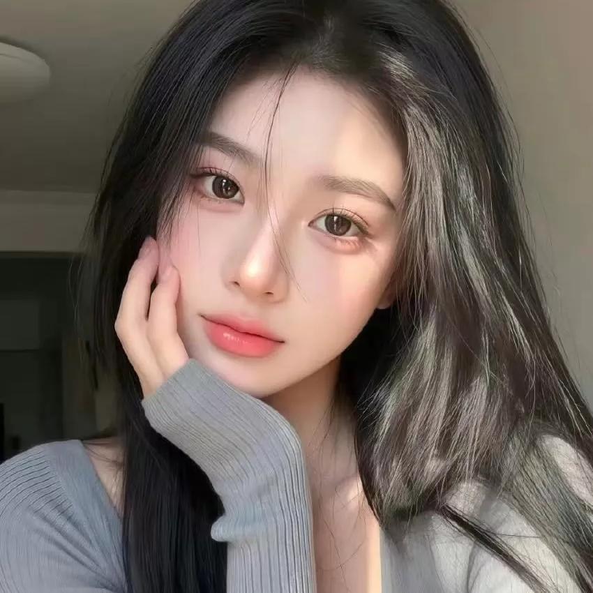 温柔甜美的少女，自然清新的妆容，温暖舒适的色调。自然清新美少女 温柔美少女 自然