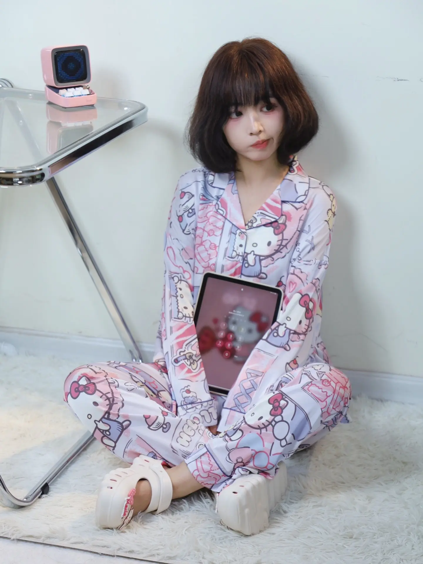你说工作很忙 要加班到夜里。