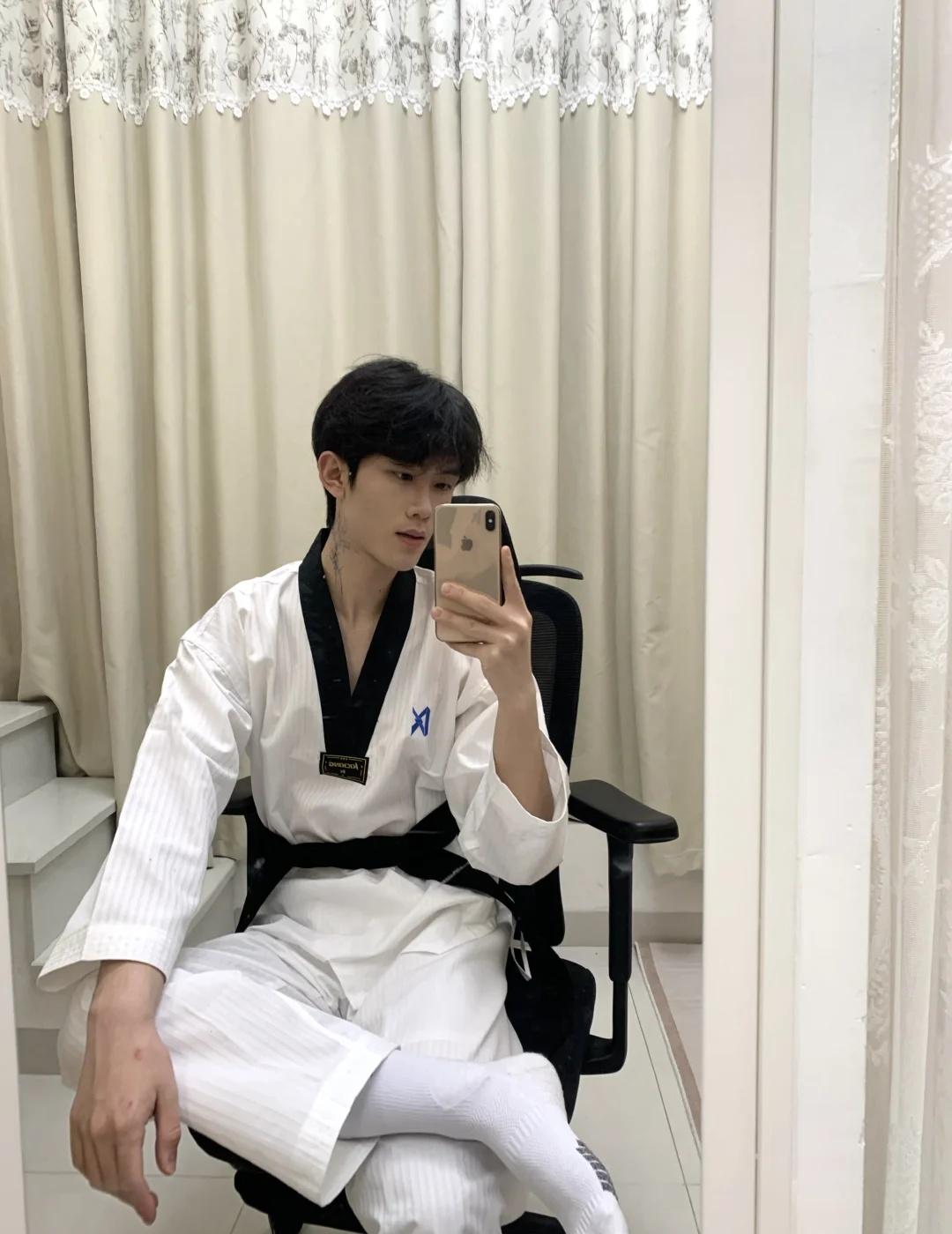 今天是1️⃣个阴天
为什么要下这么久的雨🌧️