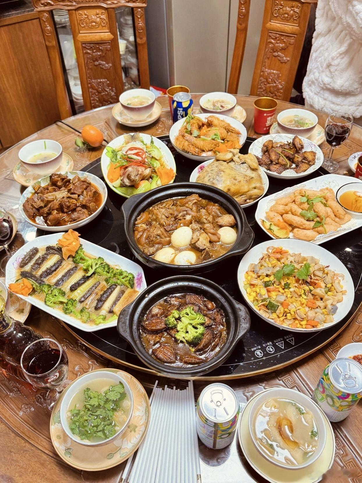 朋友请客，看这一桌菜，你猜她是哪里人？ ​​​