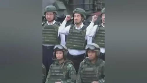 老胡，胡锡进还是有些智慧的。
在这次的汉汉光军演中，赖清德里面穿了一件白衬衣。