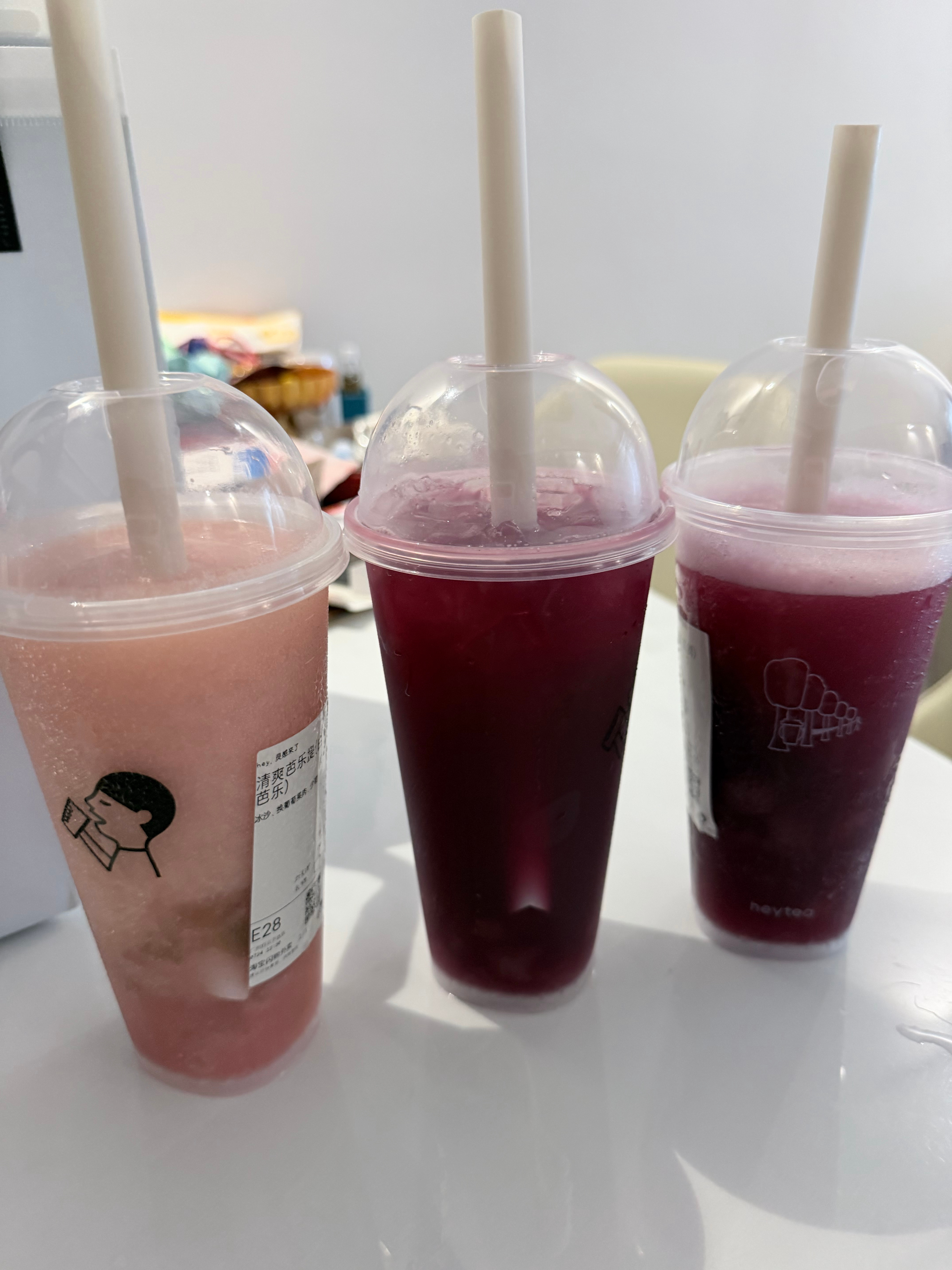 宿醉一天 靠多肉葡萄解酒又给我送错一杯 这下好了 两个人喝三杯 